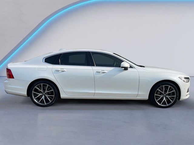 2017 Volvo S90 Momentum