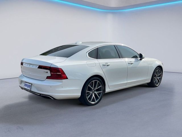 2017 Volvo S90 Momentum