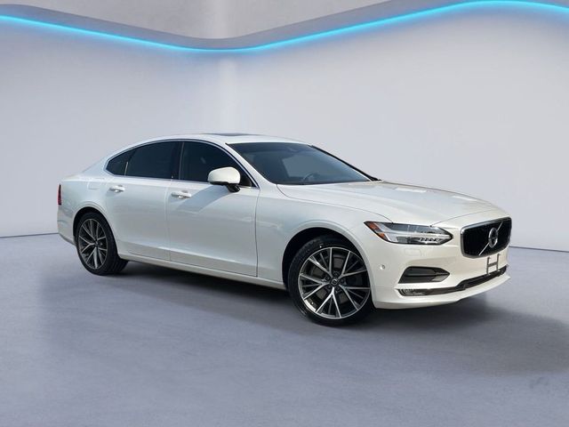 2017 Volvo S90 Momentum