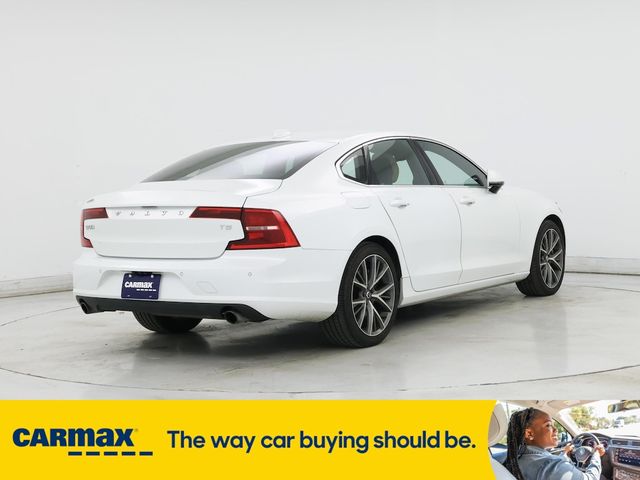 2017 Volvo S90 Momentum
