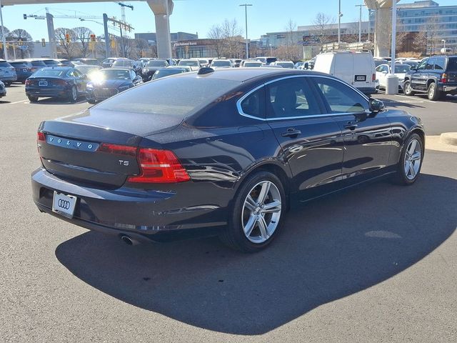2017 Volvo S90 Momentum