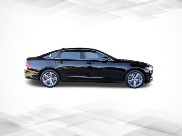 2017 Volvo S90 Momentum