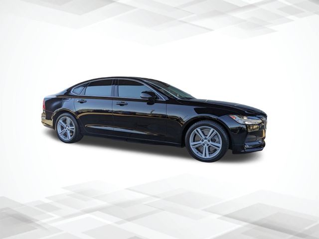 2017 Volvo S90 Momentum