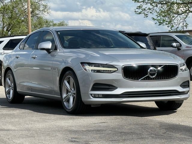 2017 Volvo S90 Momentum