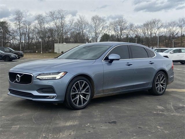 2017 Volvo S90 Momentum