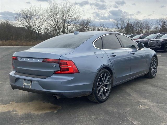 2017 Volvo S90 Momentum