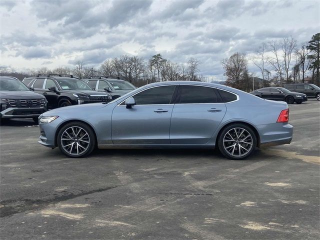 2017 Volvo S90 Momentum