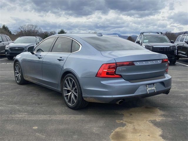 2017 Volvo S90 Momentum