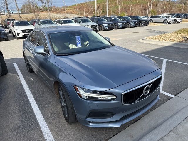 2017 Volvo S90 Momentum