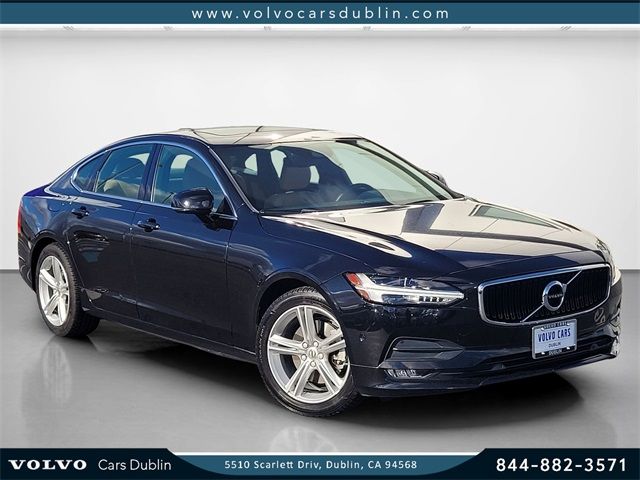 2017 Volvo S90 Momentum
