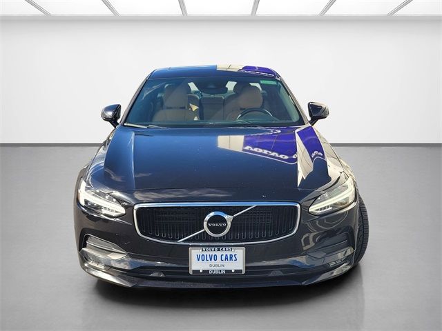 2017 Volvo S90 Momentum