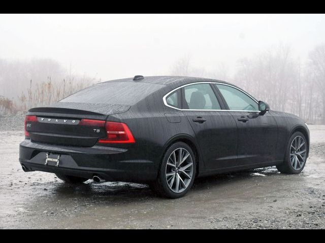 2017 Volvo S90 Momentum