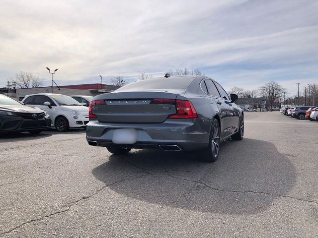 2017 Volvo S90 Momentum