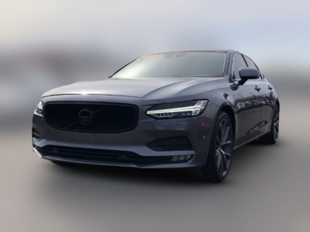 2017 Volvo S90 Momentum