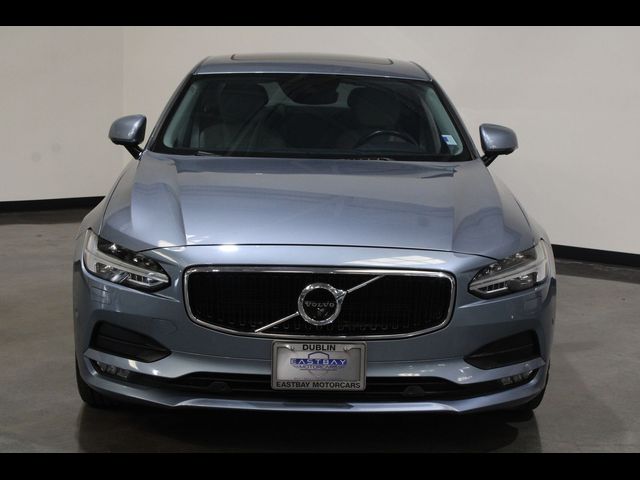2017 Volvo S90 Momentum