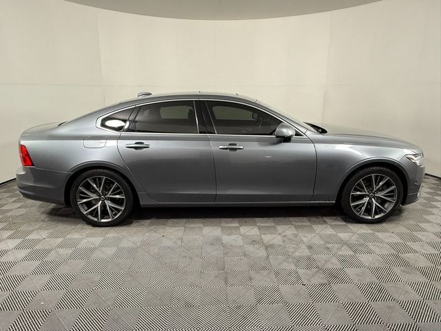 2017 Volvo S90 Momentum