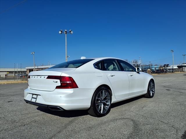 2017 Volvo S90 Momentum