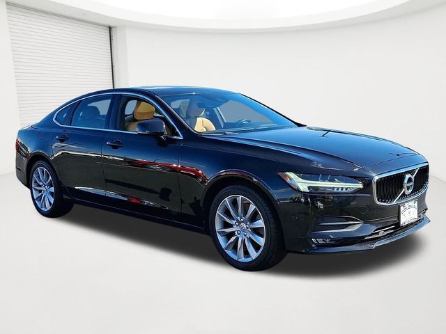 2017 Volvo S90 Momentum
