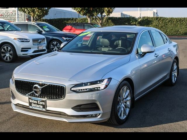 2017 Volvo S90 Momentum