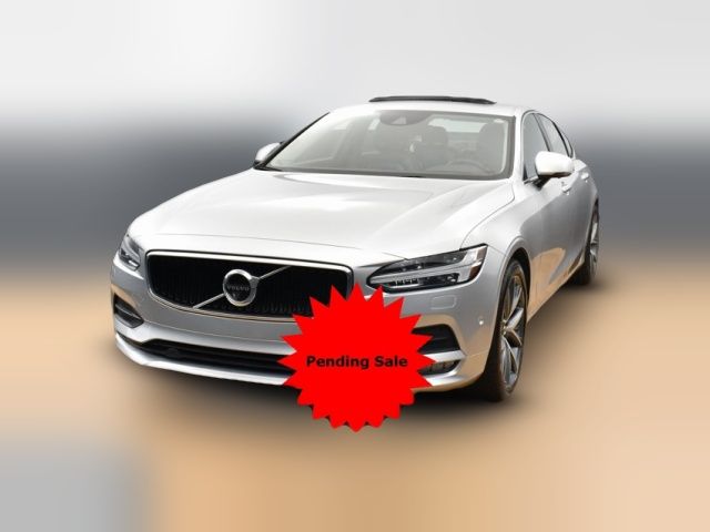 2017 Volvo S90 Momentum