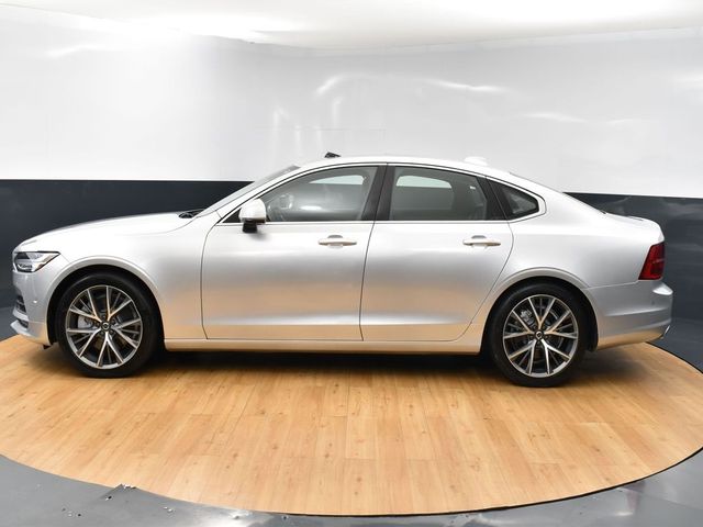 2017 Volvo S90 Momentum