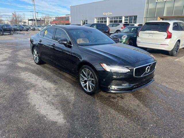 2017 Volvo S90 Momentum