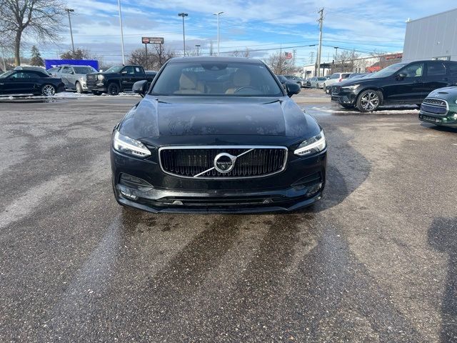 2017 Volvo S90 Momentum