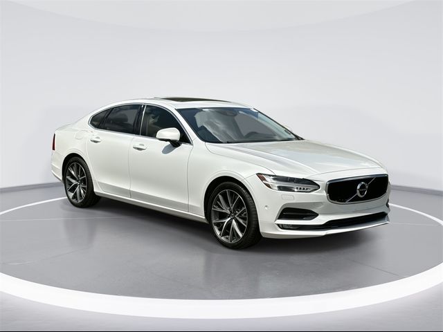 2017 Volvo S90 Momentum