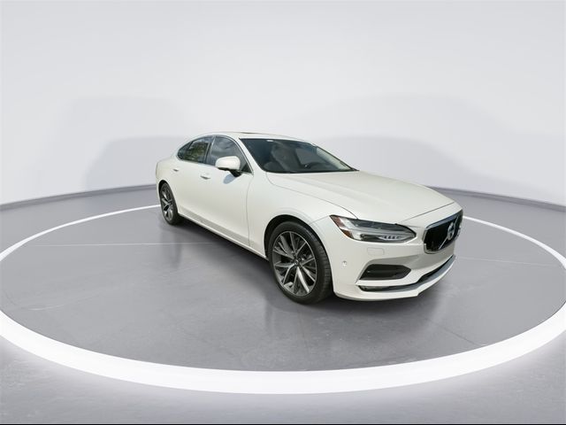 2017 Volvo S90 Momentum