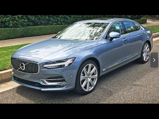 2017 Volvo S90 Momentum