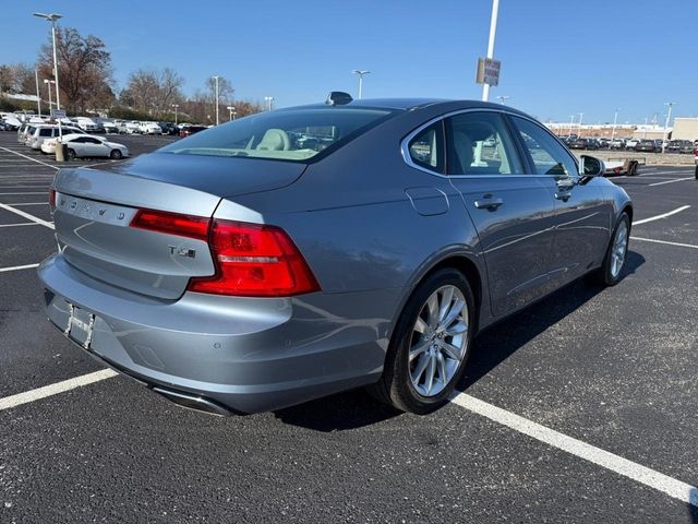 2017 Volvo S90 Momentum