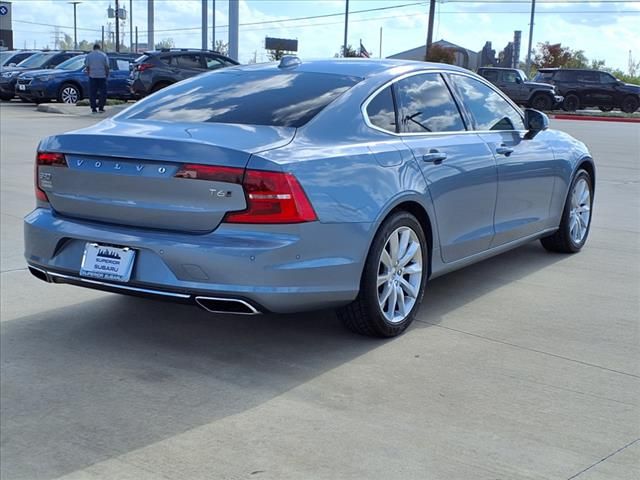 2017 Volvo S90 Momentum