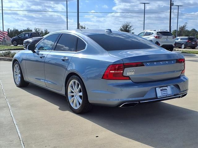 2017 Volvo S90 Momentum