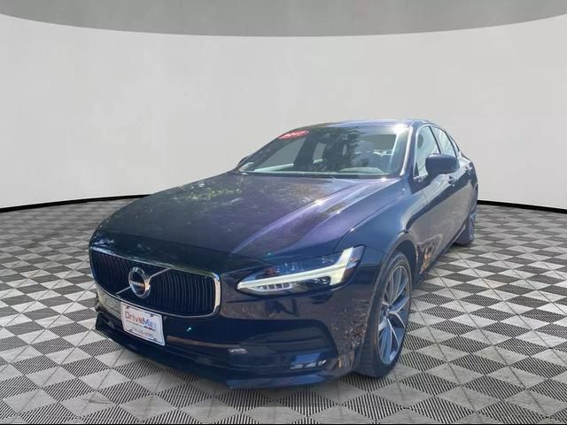 2017 Volvo S90 Momentum