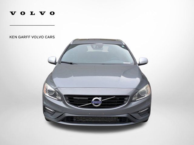 2017 Volvo V60 R-Design Platinum