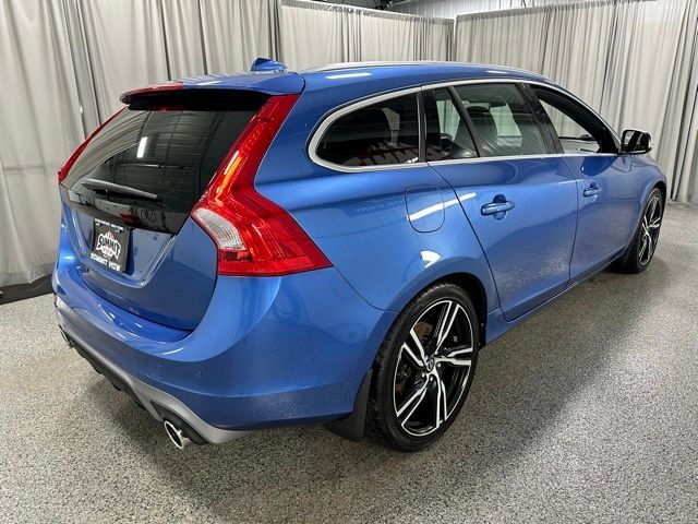 2017 Volvo V60 R-Design Platinum