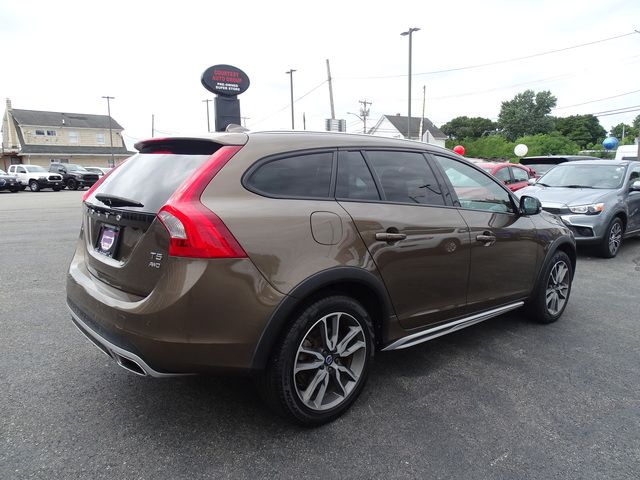 2017 Volvo V60 Cross Country Base