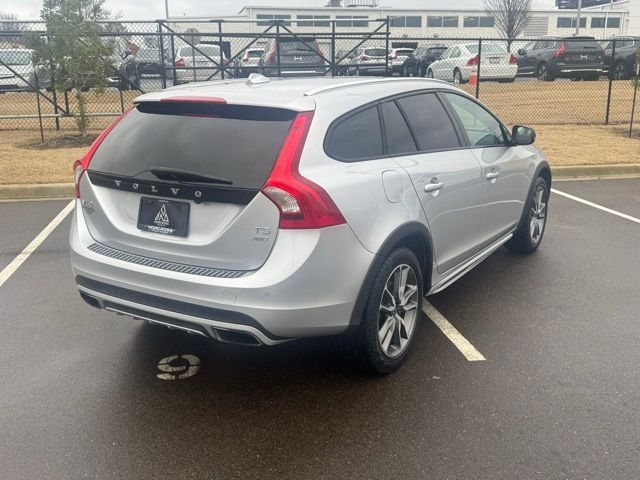 2017 Volvo V60 Cross Country Base