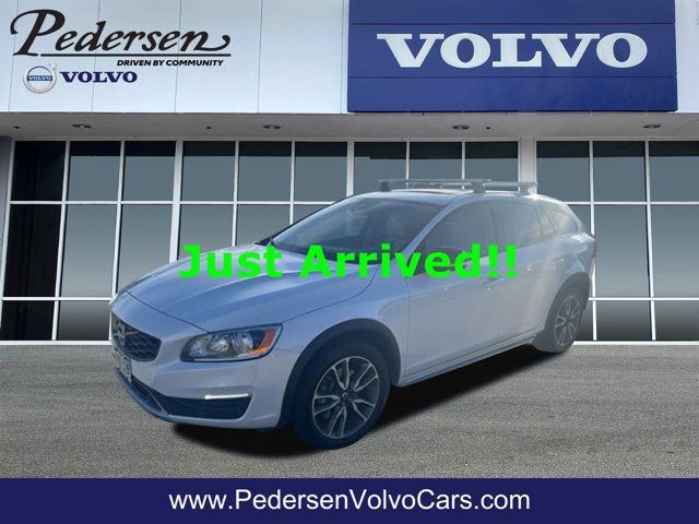 2017 Volvo V60 Cross Country Base