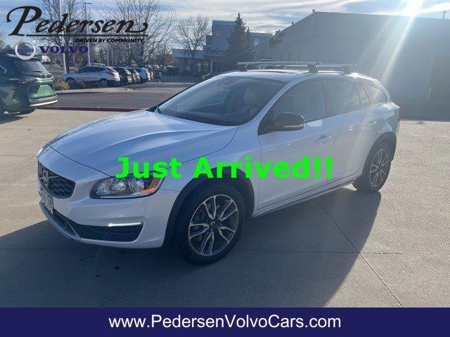 2017 Volvo V60 Cross Country Base