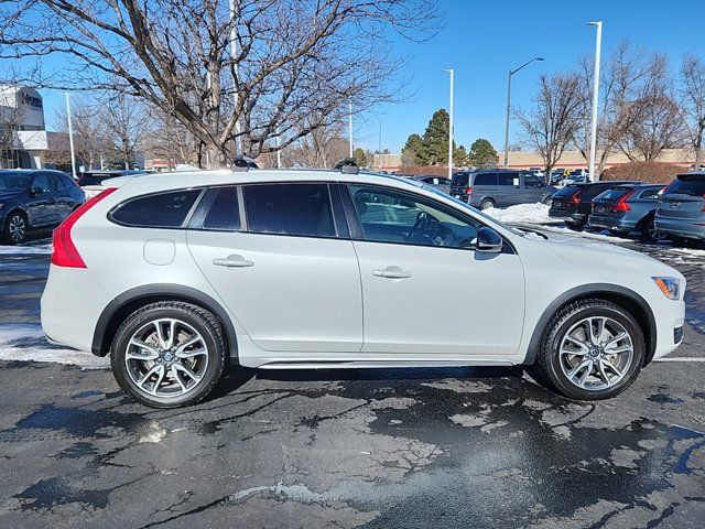 2017 Volvo V60 Cross Country Base