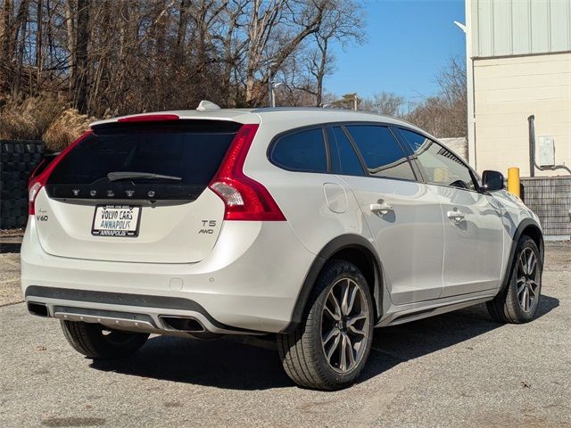 2017 Volvo V60 Cross Country Base