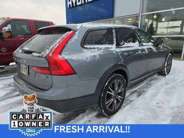 2017 Volvo V90 Cross Country Base