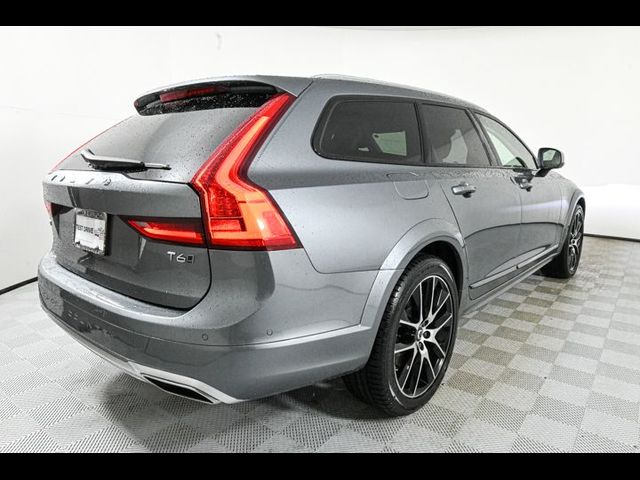 2017 Volvo V90 Cross Country Base