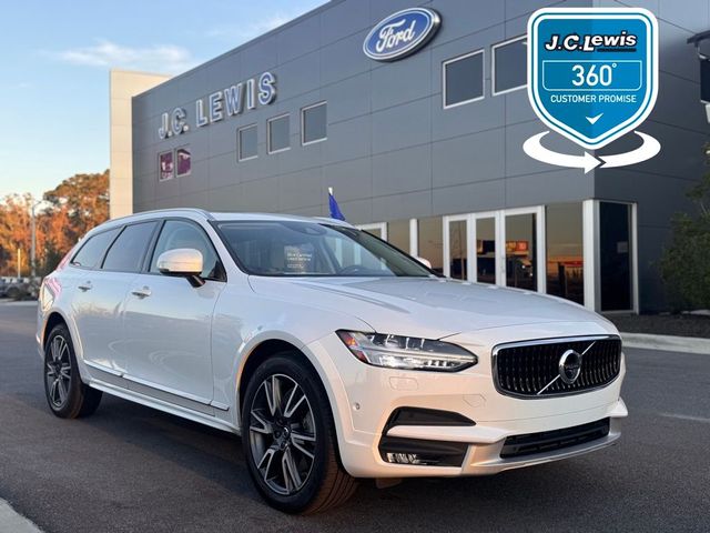 2017 Volvo V90 Cross Country Base