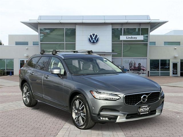 2017 Volvo V90 Cross Country Base