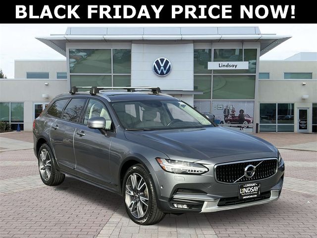 2017 Volvo V90 Cross Country Base