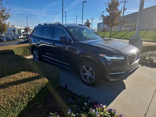 2017 Volvo XC90 Momentum