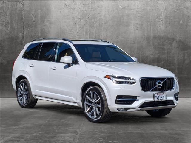 2017 Volvo XC90 Momentum