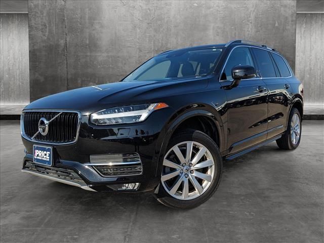 2017 Volvo XC90 Momentum